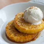 Ananas Poêlé au Sirop d’Agave et Sésame Doré