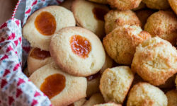 Biscuits Empreinte à la Vanille et Confiture d’Abricot et Rochers Coco Sans Gluten