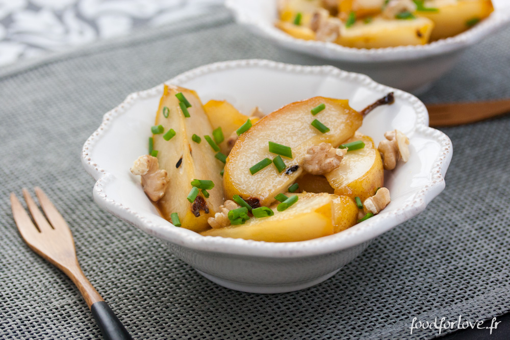 Poires Dorées à l'Agave, Sauce au Gorgonzola, Noix et Ciboulette