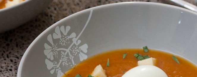 Velouté de Butternut à la Poudre de Cèpes, Oeuf Mollet, Eclats de Cantal Vieux