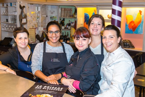 Maîtres Restaurateurs - AFMR-La Brigade des Blogueurs - Les plats - Poulet de Bresse. Anaïs, Mythily, Sandra, réjane et Caroline