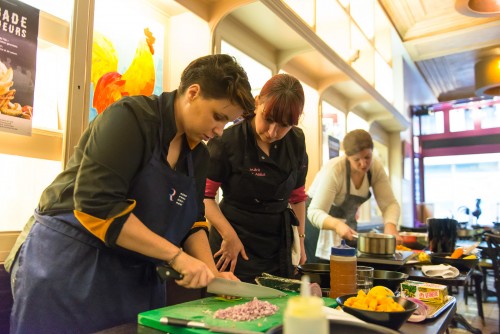 Maîtres Restaurateurs - AFMR-La Brigade des Blogueurs - Les plats - Poulet de Bresse - Anaïs et Sandra CUISINE-ADDICT - Poêlée