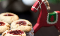Biscuits Empreintes à la Noisette, Epices de Noël et Confiture [Concours Inside]