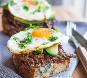 Best Brunch Ever: Tartines de Barbecue Pulled Beef, Avocat & Oeuf