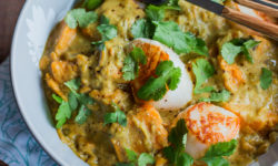 Curry de Patates Douces & Saint-Jacques à la Coriandre et au Beurre de Cacahuètes