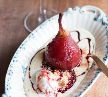 Poires Pochées au Vin Rouge