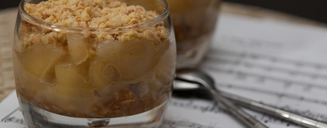 Verrines d’Automne: Compote de Poires, Noix, Caramel au Beurre Salé et Crumble aux Epices