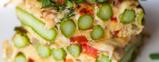 Frittata aux Asperges Vertes, Poivron Rouge et Parmesan