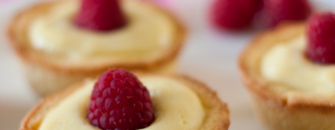 Tartelettes aux Amandes, Gelée de Framboises et Crème Pâtissière Ultra-Vanillée [Concours Inside]
