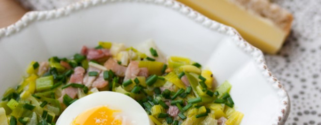 Oeufs Mollets en Gelée de Poireaux et Jambon Blanc, Mouillettes à l’Emmental de Savoie