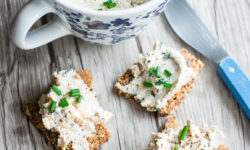 Rillettes de Poulet au Bleu & Oignons Rouges Caramélisés